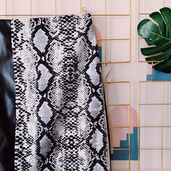 Shein Short skirt - Picture 2 of 3